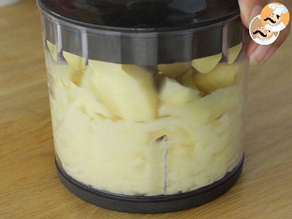 Waffle di patate con bacon e formaggio - Preparazione tappa 2