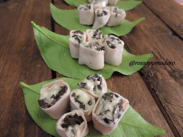 Finger food - Rotolini di tacchino farciti con stracchino e olive - Preparazione tappa 1