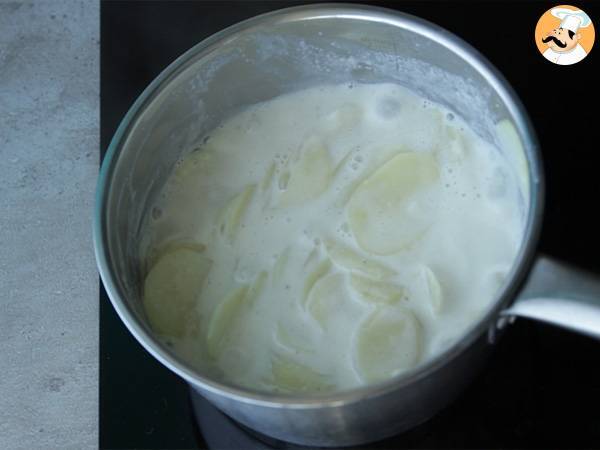 Gratin dauphinois, il piatto unico gustoso e facile da preparare - Preparazione tappa 2