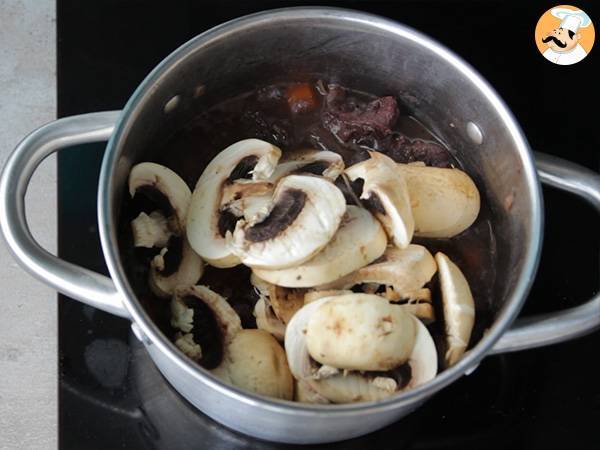 Boeuf Bourguignon (Manzo alla borgognona) - Ricetta tradizionale francese - Preparazione tappa 4