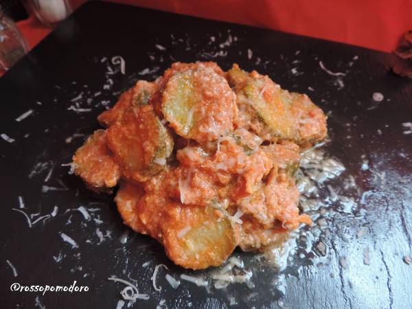 Zucchine trifolate al pomodoro con uova e parmigiano - Preparazione tappa 1