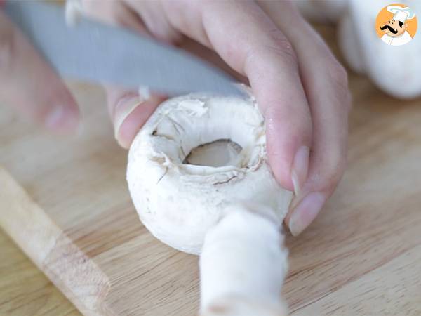 Funghi Champignon ripieni, la ricetta classica che piace a tutti! - Preparazione tappa 1