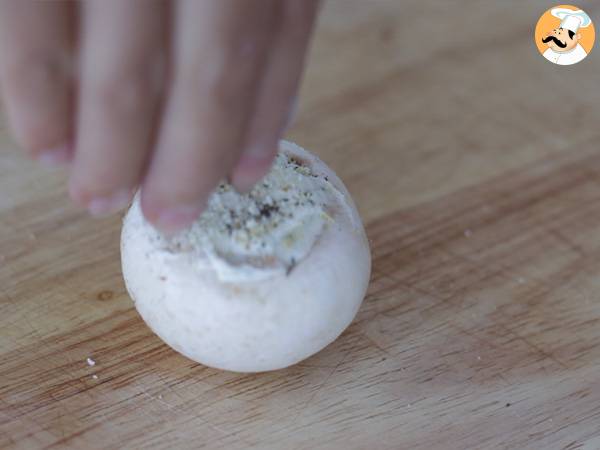 Funghi Champignon ripieni, la ricetta classica che piace a tutti! - Preparazione tappa 3