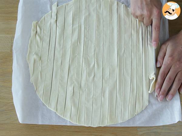 Coni di pasta sfoglia con salmone affumicato - Preparazione tappa 1