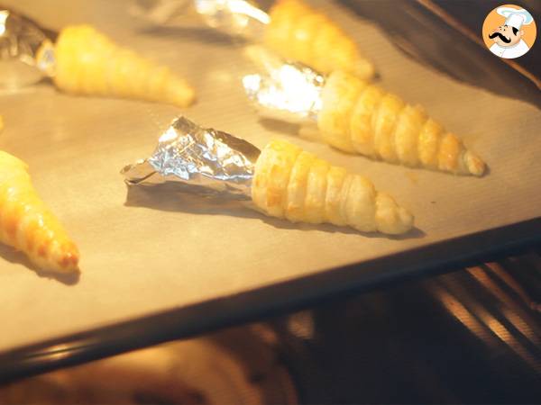 Coni di pasta sfoglia con salmone affumicato - Preparazione tappa 4