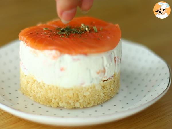 Cheesecake salata al salmone, l'idea perfetta per un antipasto sfizioso! - Preparazione tappa 6