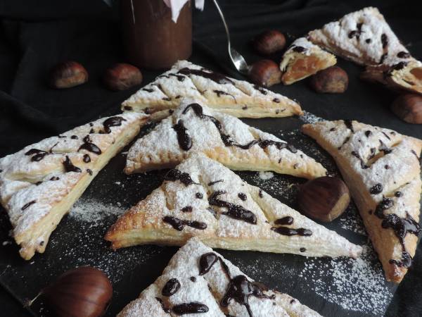 Triangoli di sfoglia farciti con crema di marroni - Preparazione tappa 1