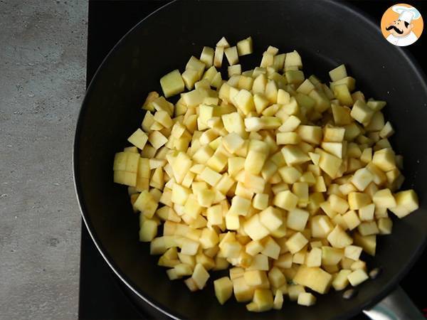 Torta salata camembert, noci e mele - Preparazione tappa 2