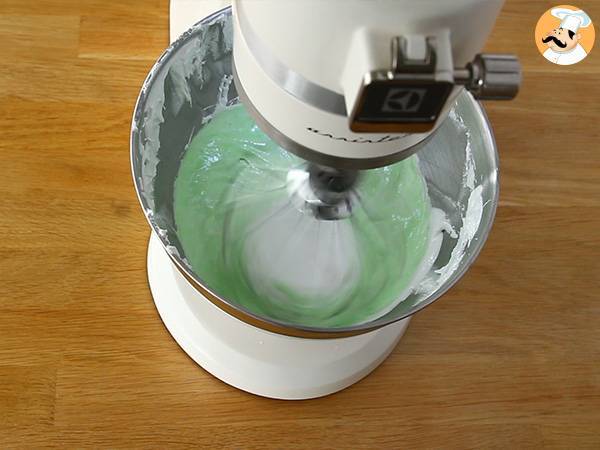 Alberelli di Meringa, la ricetta sfiziosa per Natale - Preparazione tappa 3