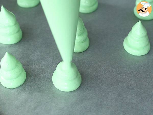 Alberelli di Meringa, la ricetta sfiziosa per Natale - Preparazione tappa 4