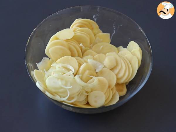 Torta di patate con prosciutto crudo e formaggio - Preparazione tappa 2