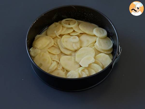 Torta di patate con prosciutto crudo e formaggio - Preparazione tappa 4