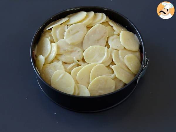 Torta di patate con prosciutto crudo e formaggio - Preparazione tappa 6