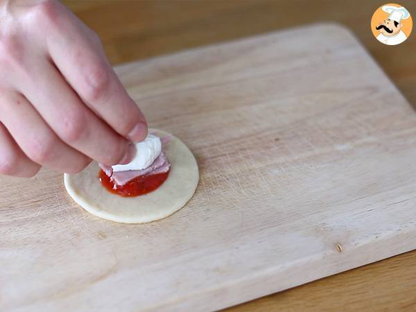 Pull apart pizza: i panini di pizza perfetti per una cena conviviale - Preparazione tappa 2