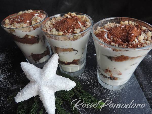 Bicchierini di tiramisù con yogurt greco e panna - Preparazione tappa 1
