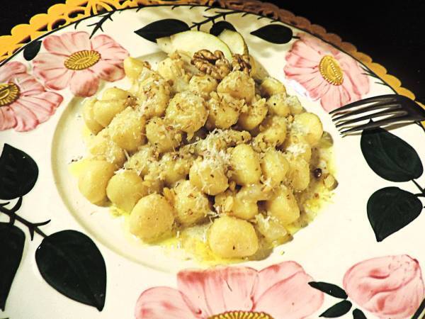 Gnocchetti gorgonzola pere e noci - Preparazione tappa 1