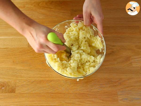 Sformato di Pasqua, la ricetta economica e saporita - Preparazione tappa 2
