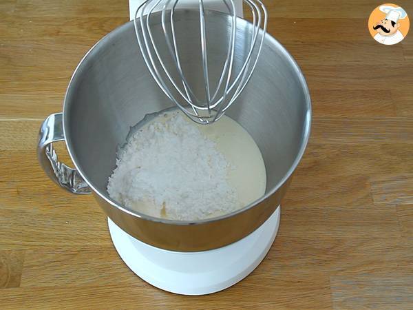 Charlotte alle fragole, una ricetta facile e di grande effetto - Preparazione tappa 3