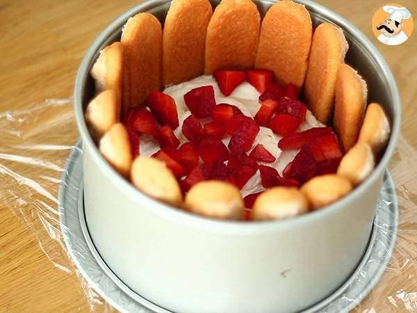 Charlotte alle fragole, una ricetta facile e di grande effetto - Preparazione tappa 4