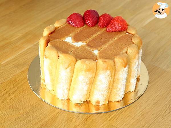 Charlotte alle fragole, una ricetta facile e di grande effetto - Preparazione tappa 6