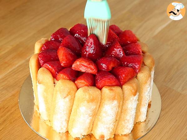 Charlotte alle fragole, una ricetta facile e di grande effetto - Preparazione tappa 7