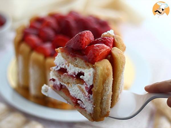 Charlotte alle fragole, una ricetta facile e di grande effetto - Preparazione tappa 8
