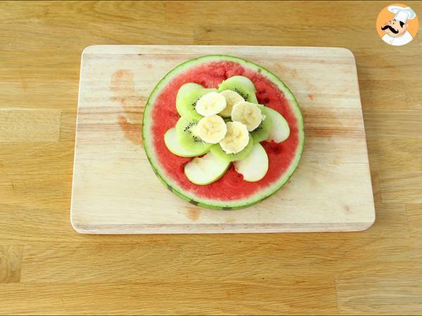 Pizza anguria, l'idea sfiziosa per presentare la frutta in tavola - Preparazione tappa 4
