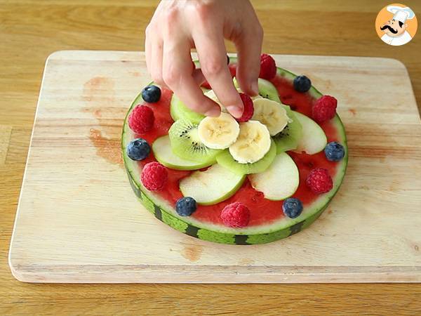 Pizza anguria, l'idea sfiziosa per presentare la frutta in tavola - Preparazione tappa 5