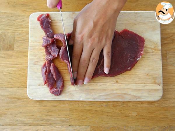 Manzo alla Stroganoff, ricetta rapida e gustosa - Preparazione tappa 1