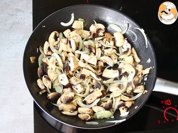 Manzo alla Stroganoff, ricetta rapida e gustosa - Preparazione tappa 3