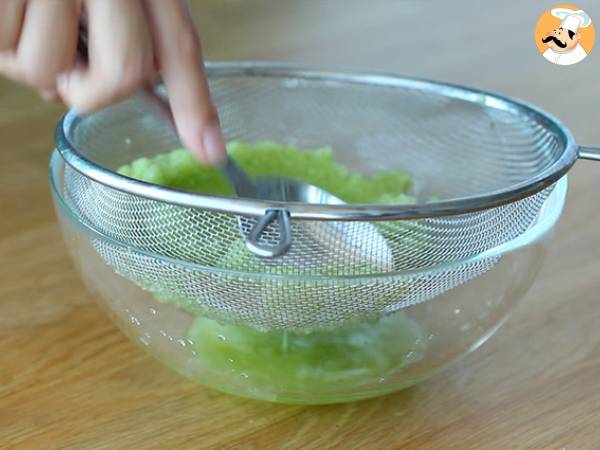 Tzatziki, la salsa greca a base di yogurt e cetrioli - Preparazione tappa 3