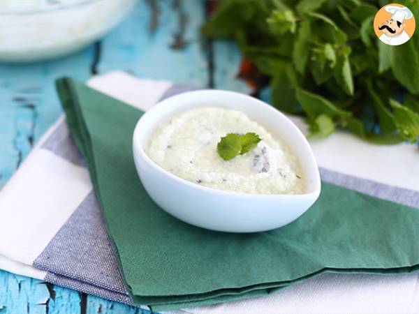 Tzatziki, la salsa greca a base di yogurt e cetrioli - Preparazione tappa 5