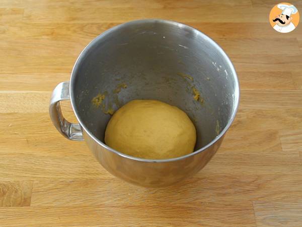 Babà al Rum, la ricetta spiegata passo a passo - Preparazione tappa 2