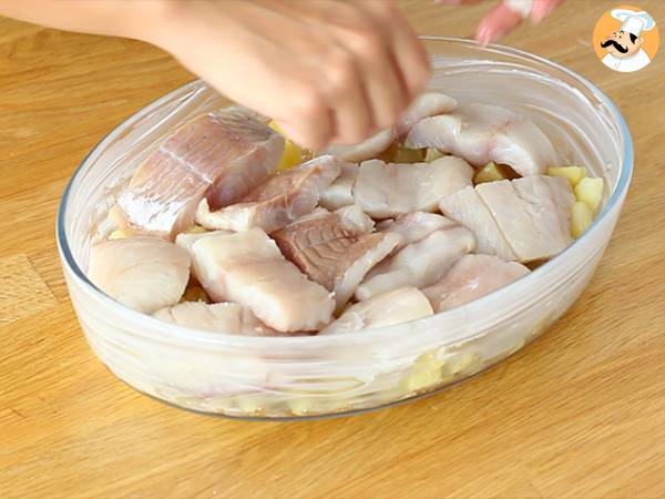 Pesce al gratin, una ricetta semplice e gustosa - Preparazione tappa 2