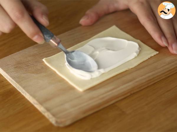 Fagottini di sfoglia con prosciutto e formaggio - Preparazione tappa 1