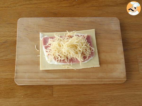Fagottini di sfoglia con prosciutto e formaggio - Preparazione tappa 2