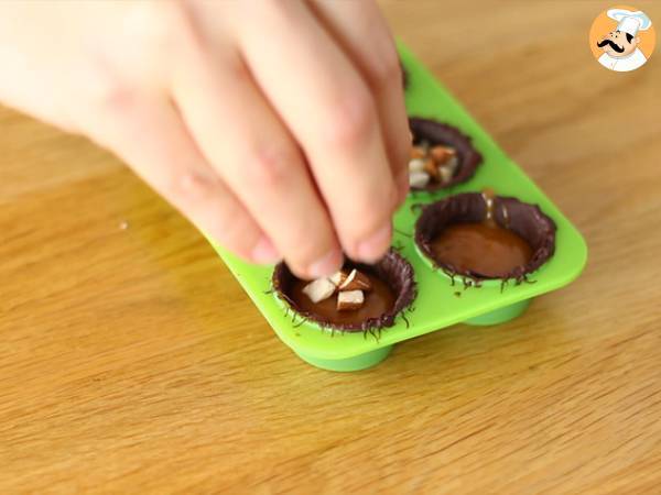 Cioccolatini con mandorle e caramello - Preparazione tappa 3