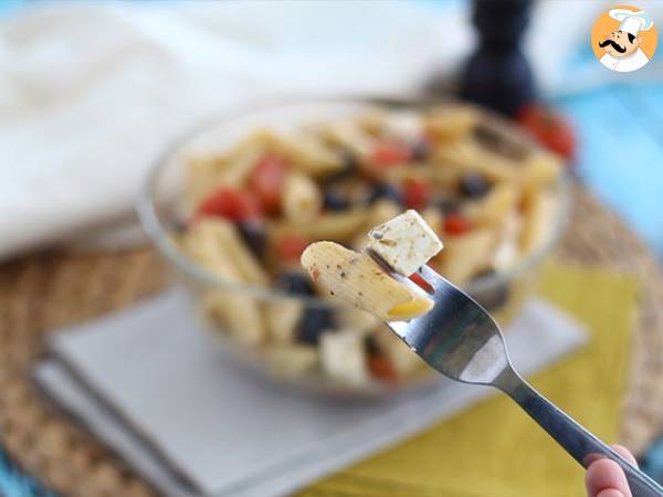 Pasta fredda con feta, olive nere e pomodori - Preparazione tappa 5