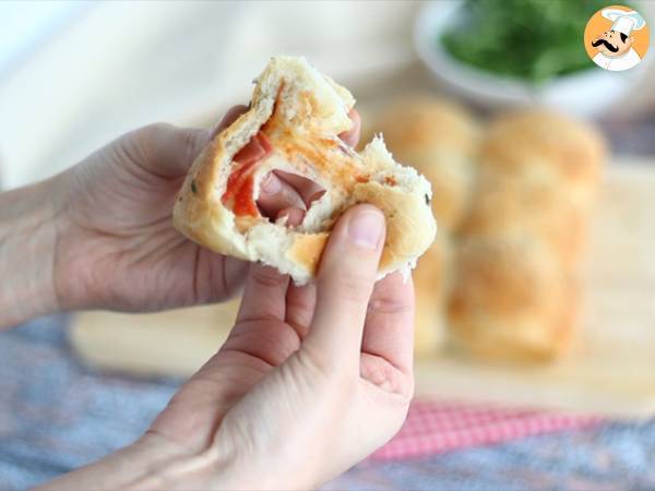 Fagottini di pizza con prosciutto cotto e formaggio - Preparazione tappa 8