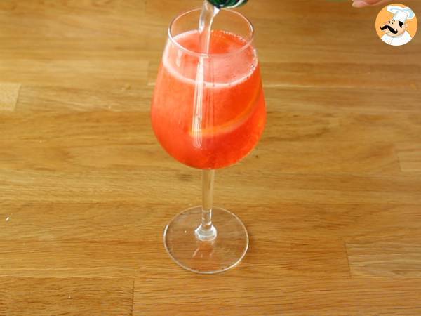Come preparare l'Aperol Spritz? - Preparazione tappa 3