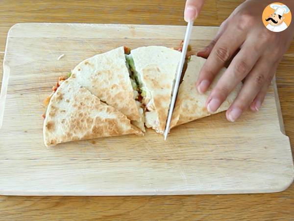 Quesadillas con pollo e avocado - Ricetta messicana - Preparazione tappa 6