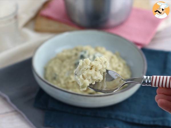 Risotto al Roquefort: la ricetta cremosa e dal sapore deciso pronta in pochi minuti - Preparazione tappa 6