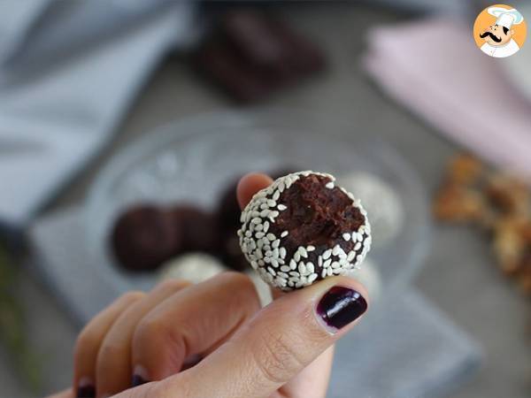 Energy ball ai datteri, la super ricetta vegana spiegata passo a passo! - Preparazione tappa 5