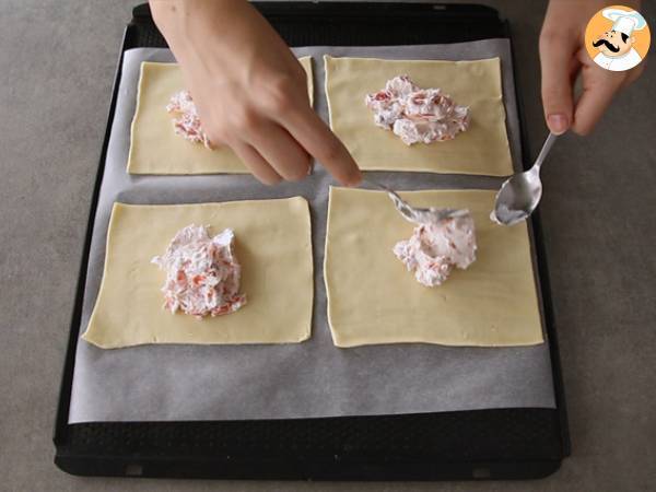 Fagottini con salmone affumicato e formaggio caprino - Preparazione tappa 3