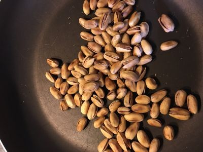 Risotto alla milanese totani e scampi, pistacchi di Bronte DOP - Preparazione tappa 1