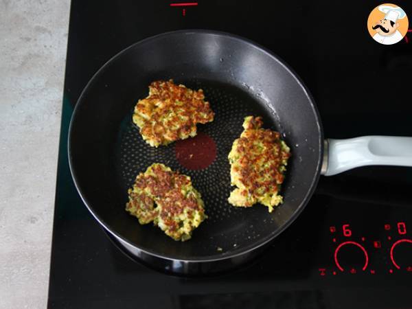 Frittelle di cavolfiore e broccoli aromatizzate al curry - Preparazione tappa 4