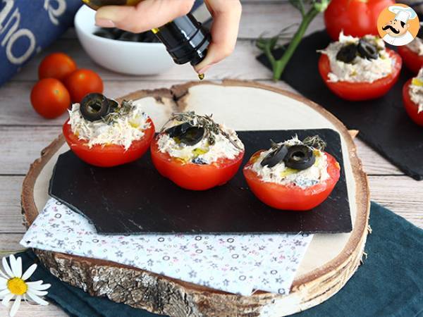 Pomodori ripieni con tonno, formaggio fresco e olive nere - Preparazione tappa 4
