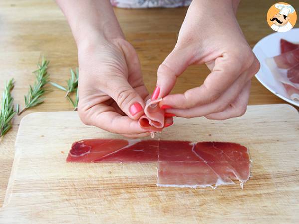 Spiedini di rosmarino con prosciutto e melone - Preparazione tappa 2