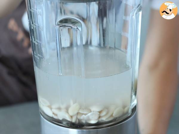 Latte di mandorla fatto in casa - Preparazione tappa 2