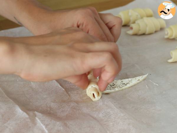 Cornetti di sfoglia con prosciutto cotto e formaggio fresco - Preparazione tappa 3
